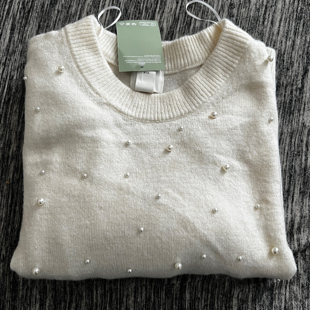 H&M White Sweatshirt Classic Minimalist Design